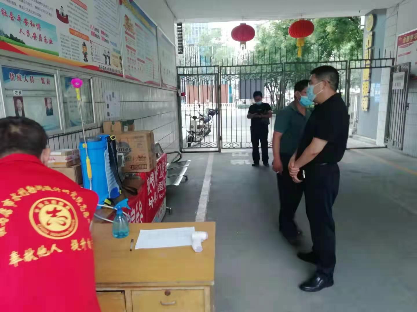 設計院秦院長(cháng)到家屬院1.jpg