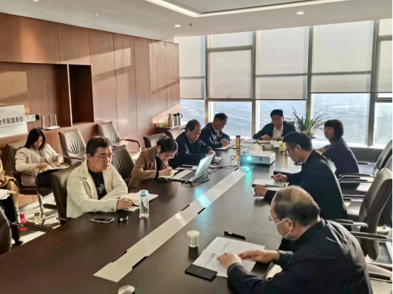 1118新聞稿-駐馬店市產(chǎn)業(yè)投資集團有限公司黨委理論中心組學(xué)習貫徹十九屆六中全會(huì )精神360.png