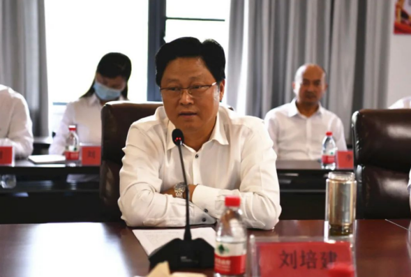 集團新招錄員工到礦山接受實(shí)踐鍛煉歡迎儀式新聞稿251.png