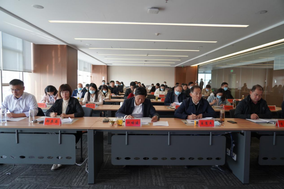 新聞稿：駐馬店市產(chǎn)業(yè)投資集團有限公司召開(kāi)“決戰決勝第四季度、奮力沖刺全年目標”部署動(dòng)員會(huì )（陳主任、主席修改版）981.png