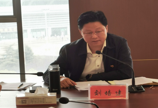 市產(chǎn)業(yè)集團召開(kāi)2022年度黨支部書(shū)記抓基層黨建述職評議會(huì )403.png