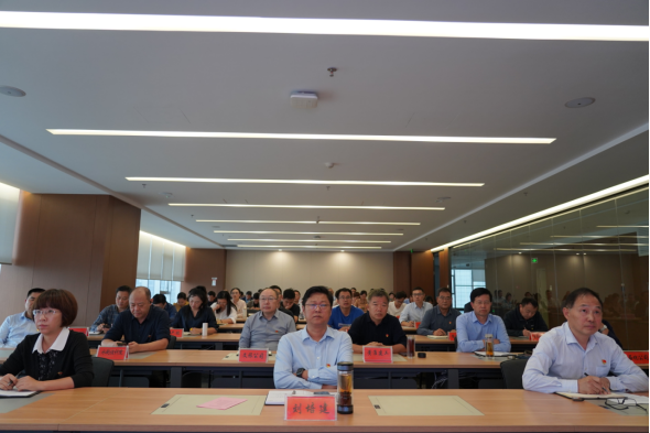 9.30駐馬店市產(chǎn)業(yè)投資集團有限公司主題教育讀書(shū)班邀請專(zhuān)家輔導授課264.png